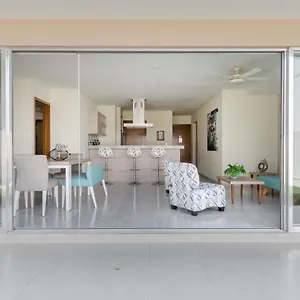 Large With Pool And Terrace! Apartamento